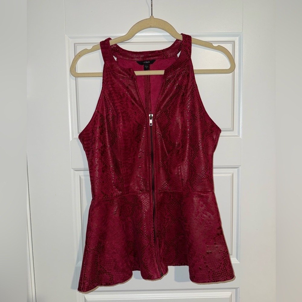GUESS Womens Red Snake Print Sleeveless Peplum Zip-Up Top - SzM